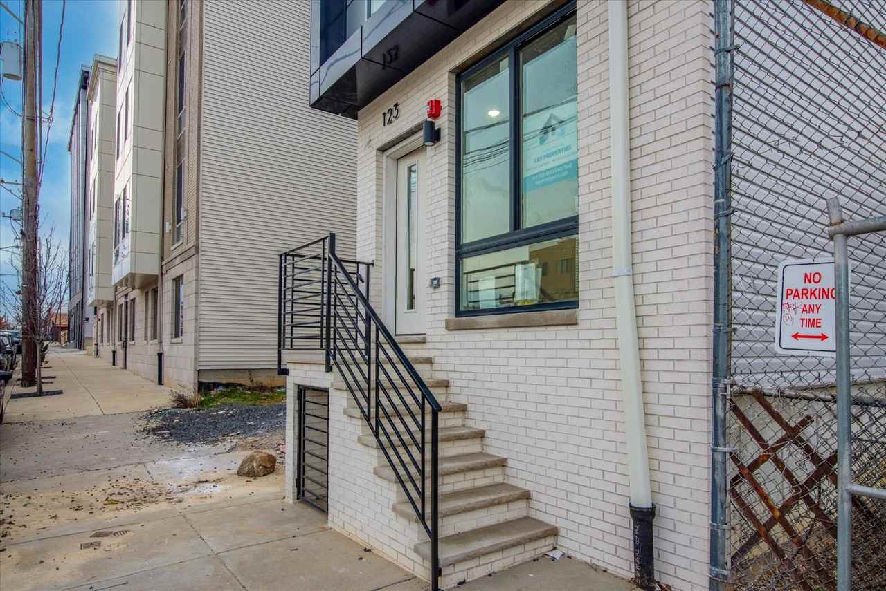 1230 N Marshall St - Photo 6 of 14