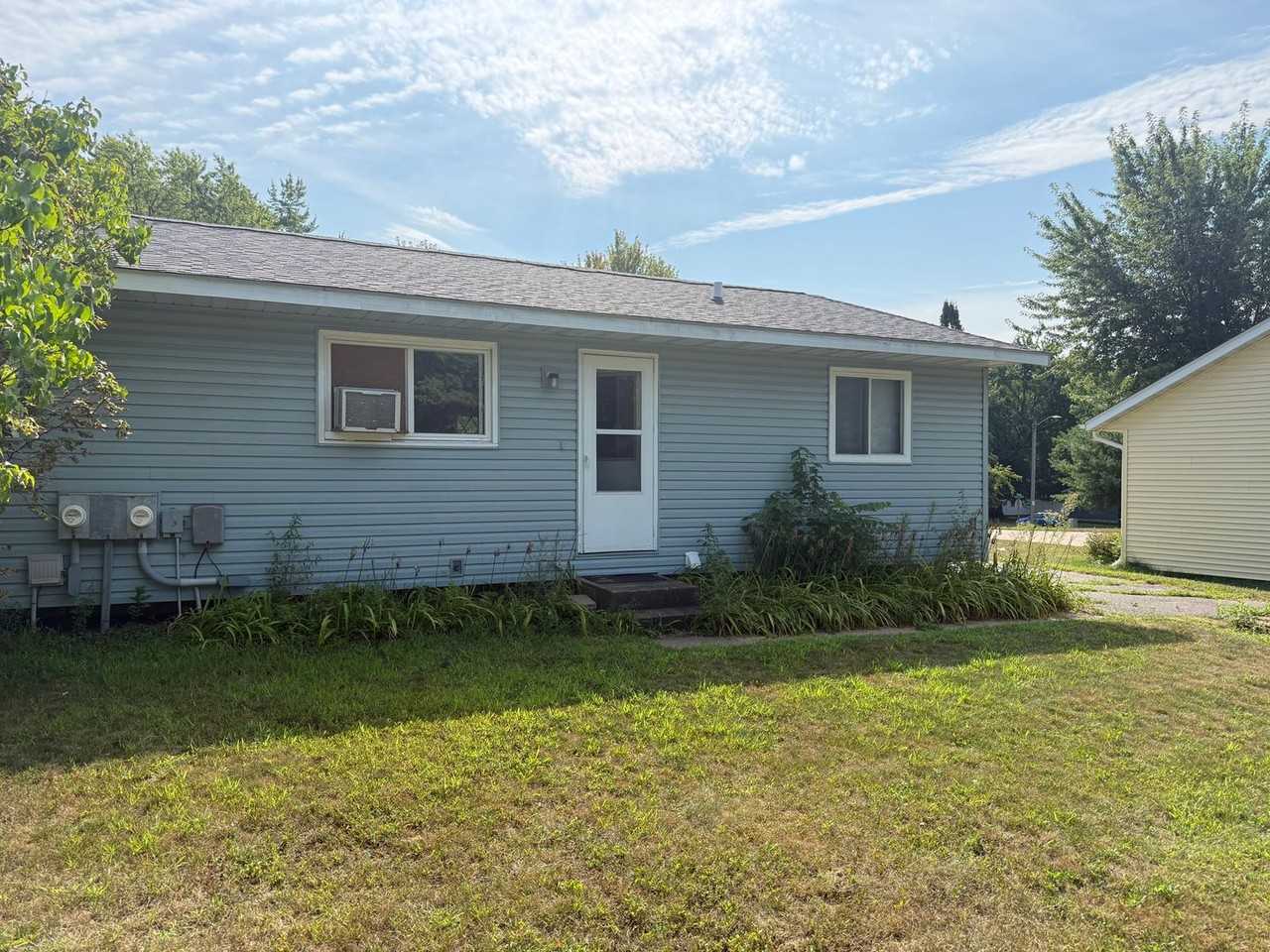 1012 Sunset Ln - Photo 2 of 12