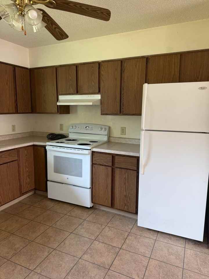 1012 Sunset Ln - Photo 3 of 12