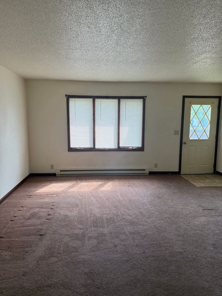 1012 Sunset Ln - Photo 4 of 12