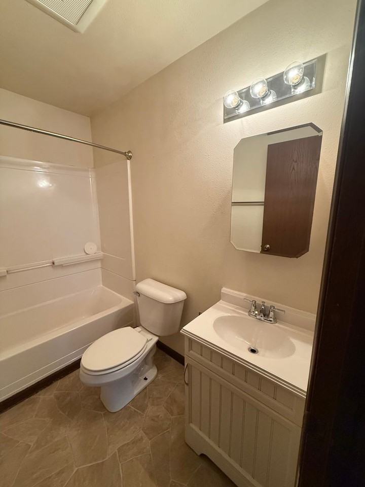 1012 Sunset Ln - Photo 5 of 12