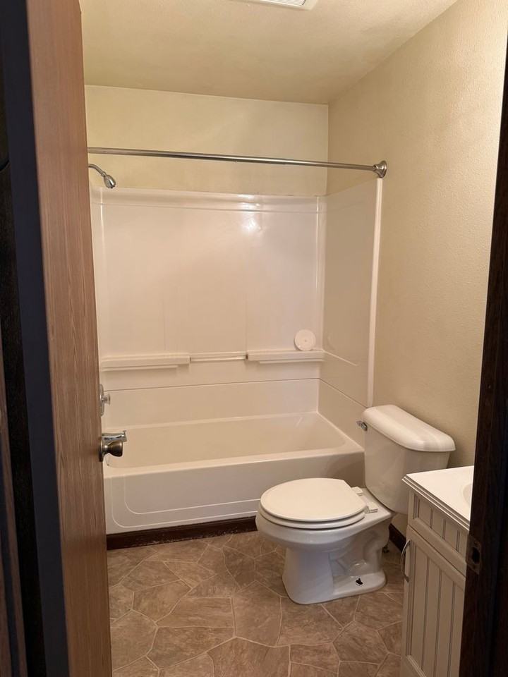 1012 Sunset Ln - Photo 6 of 12