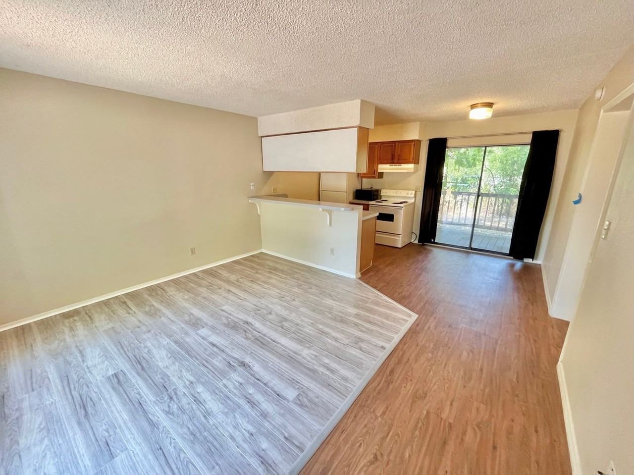 112 Hillside Cv - Photo 3 of 20