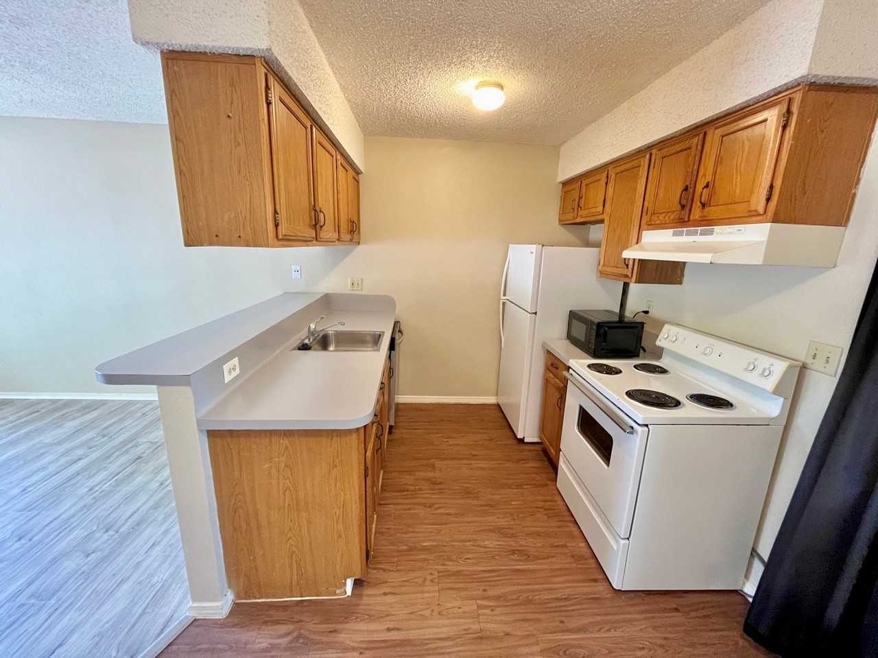 112 Hillside Cv - Photo 5 of 20