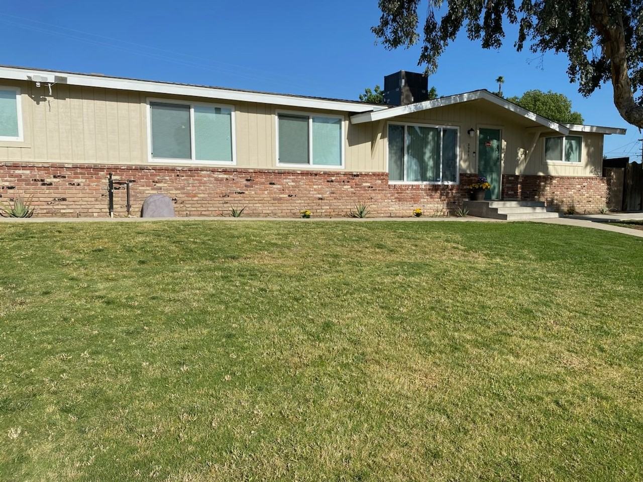 3301 Dwight St - Photo 2 of 14