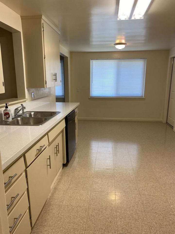 3301 Dwight St - Photo 5 of 14