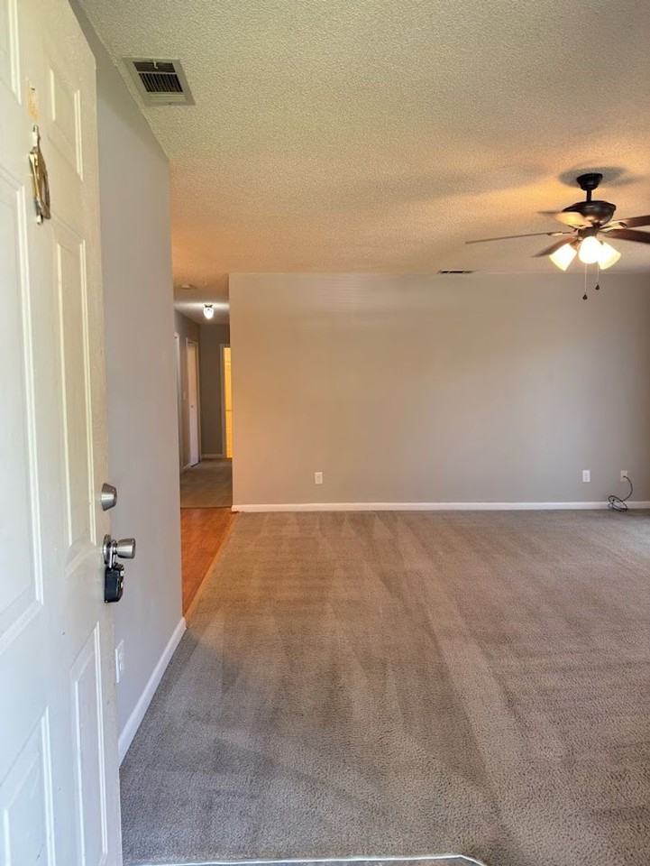 137 Royal Cir - Photo 2 of 19