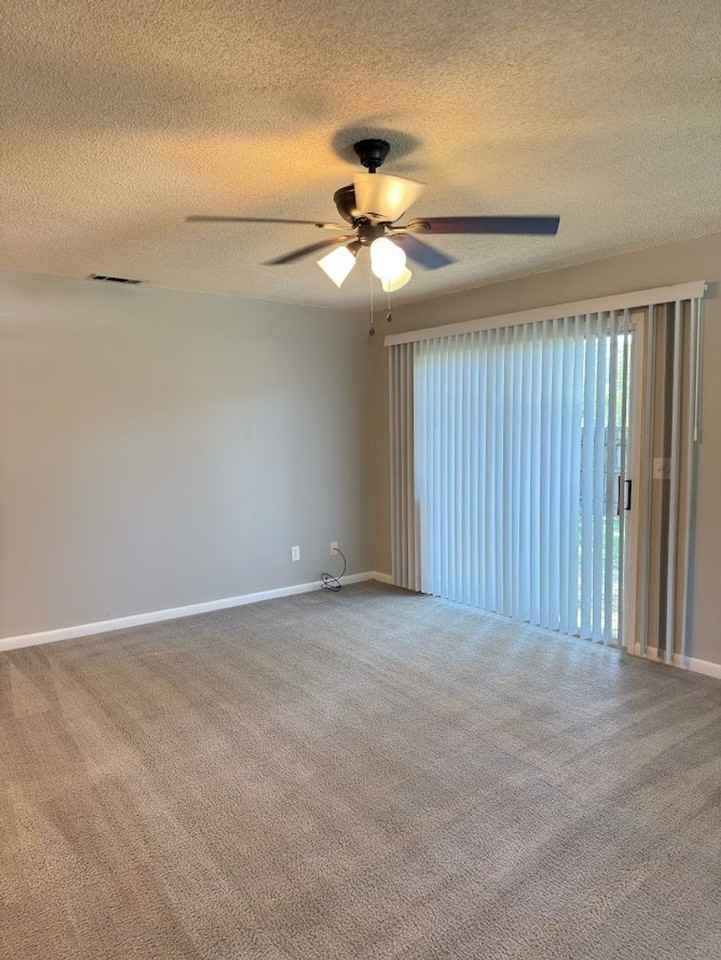137 Royal Cir - Photo 3 of 19