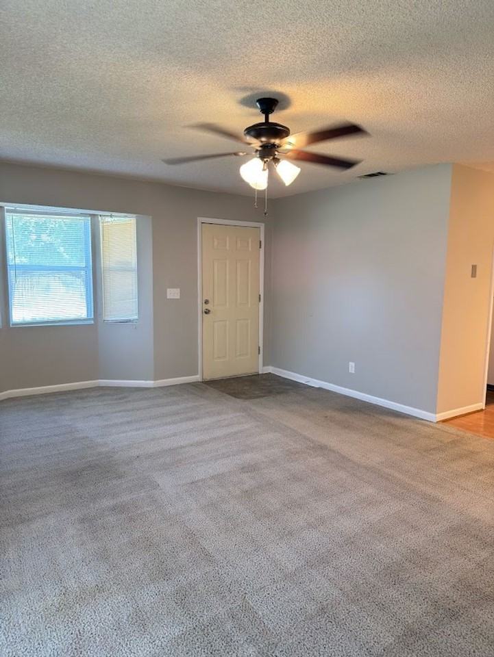 137 Royal Cir - Photo 4 of 19