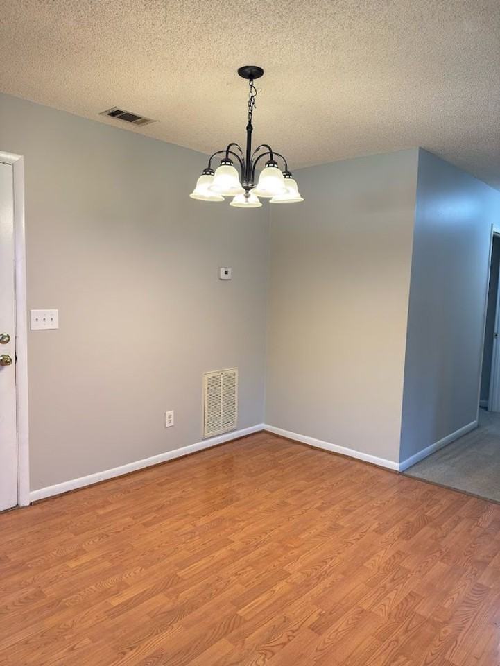 137 Royal Cir - Photo 5 of 19