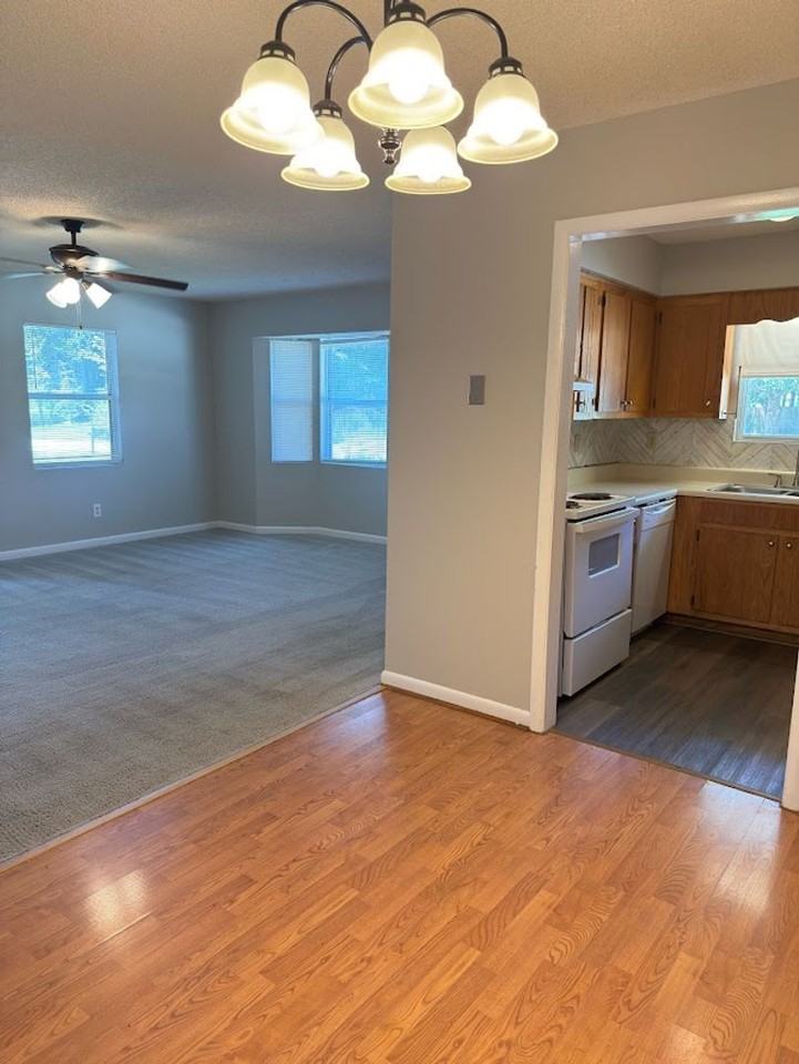 137 Royal Cir - Photo 6 of 19
