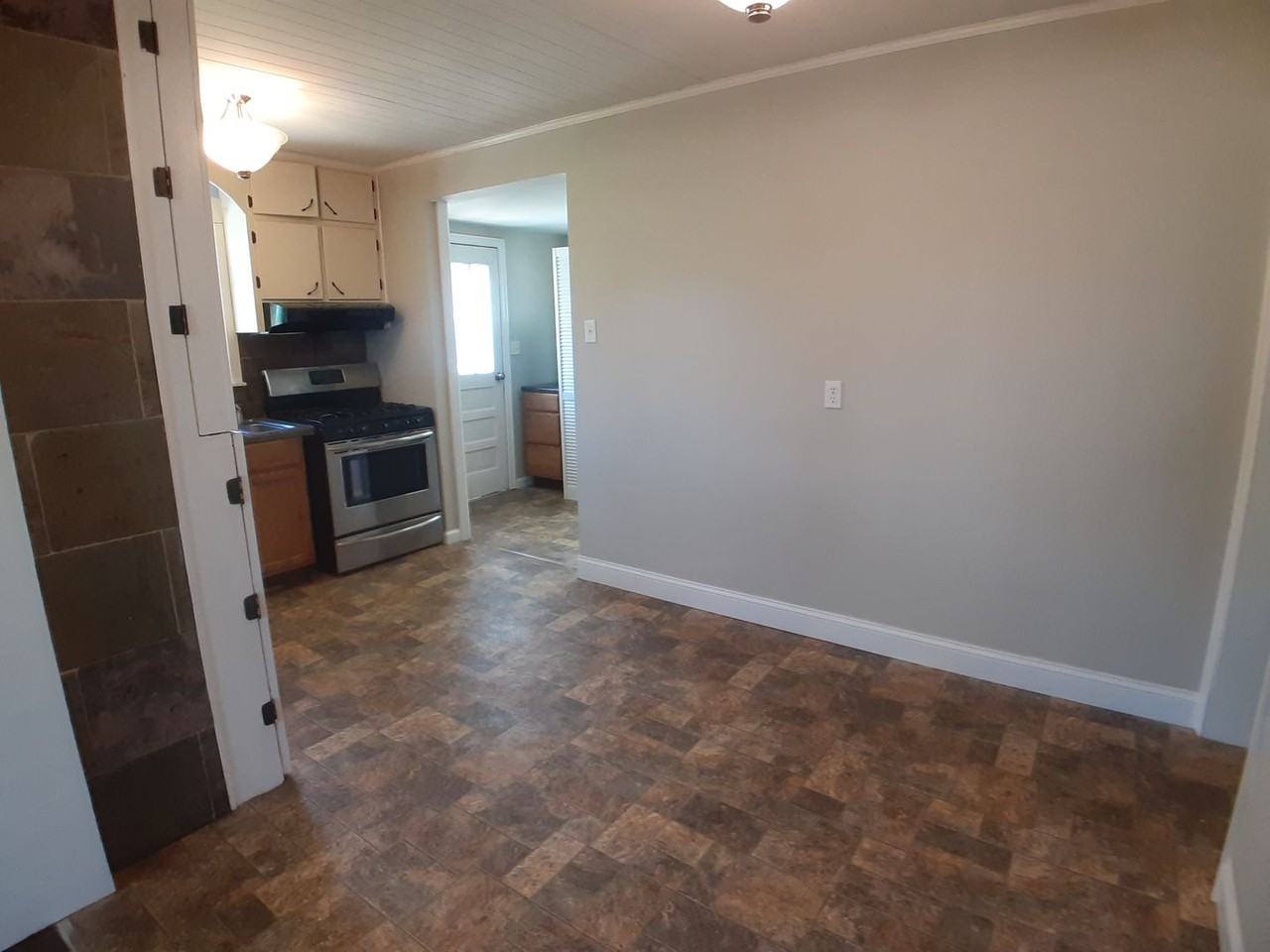 6711 Oxford Ave - Photo 4 of 13