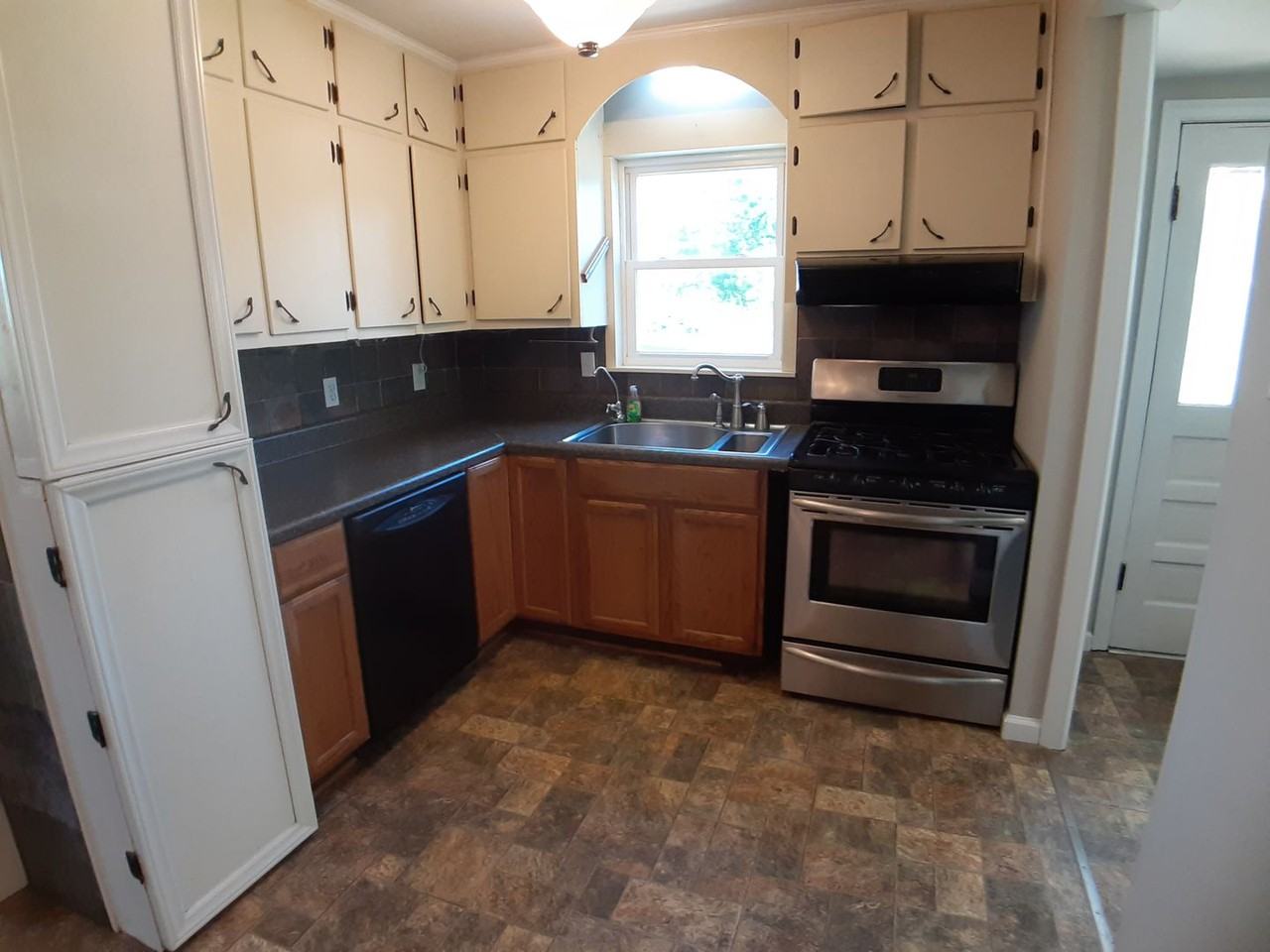 6711 Oxford Ave - Photo 6 of 13