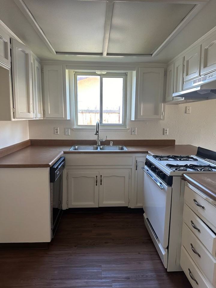 247 S Simon St - Photo 2 of 16