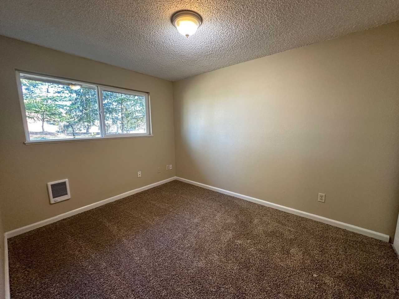 18770 Nw Shadow Ln - Photo 4 of 5