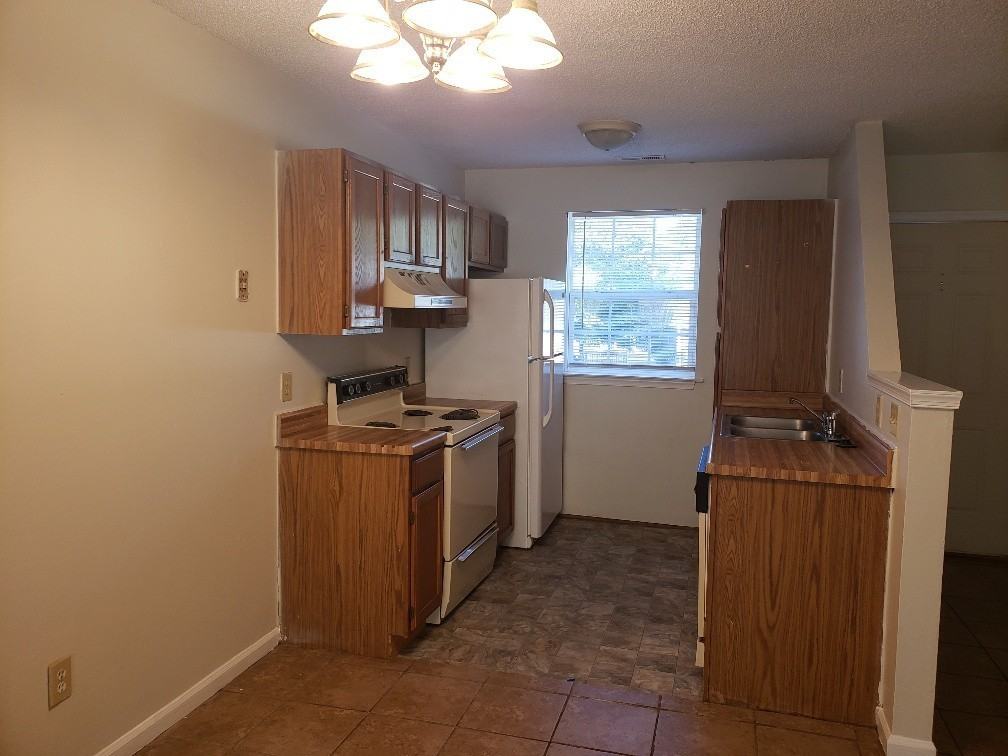 316 Kentucky Dr - Photo 2 of 6