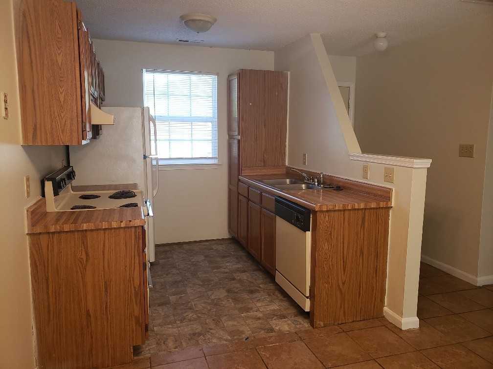 316 Kentucky Dr - Photo 3 of 6
