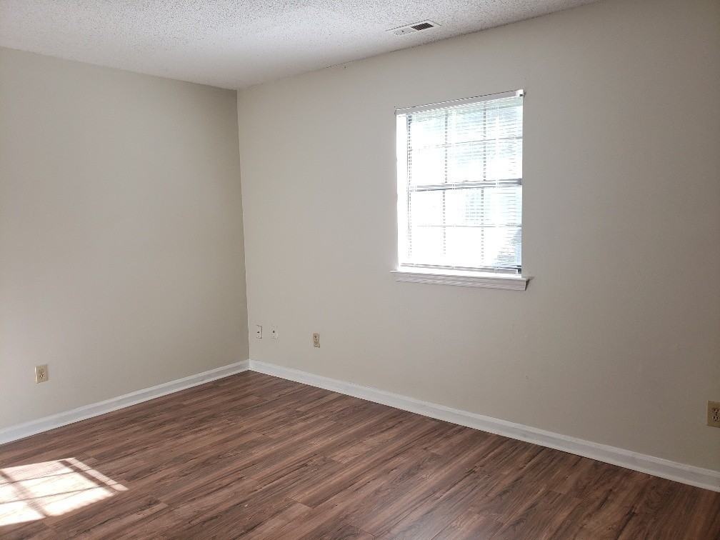 316 Kentucky Dr - Photo 5 of 6