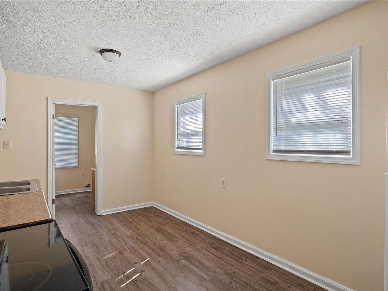 150 Cook Ave - Photo 2 of 22