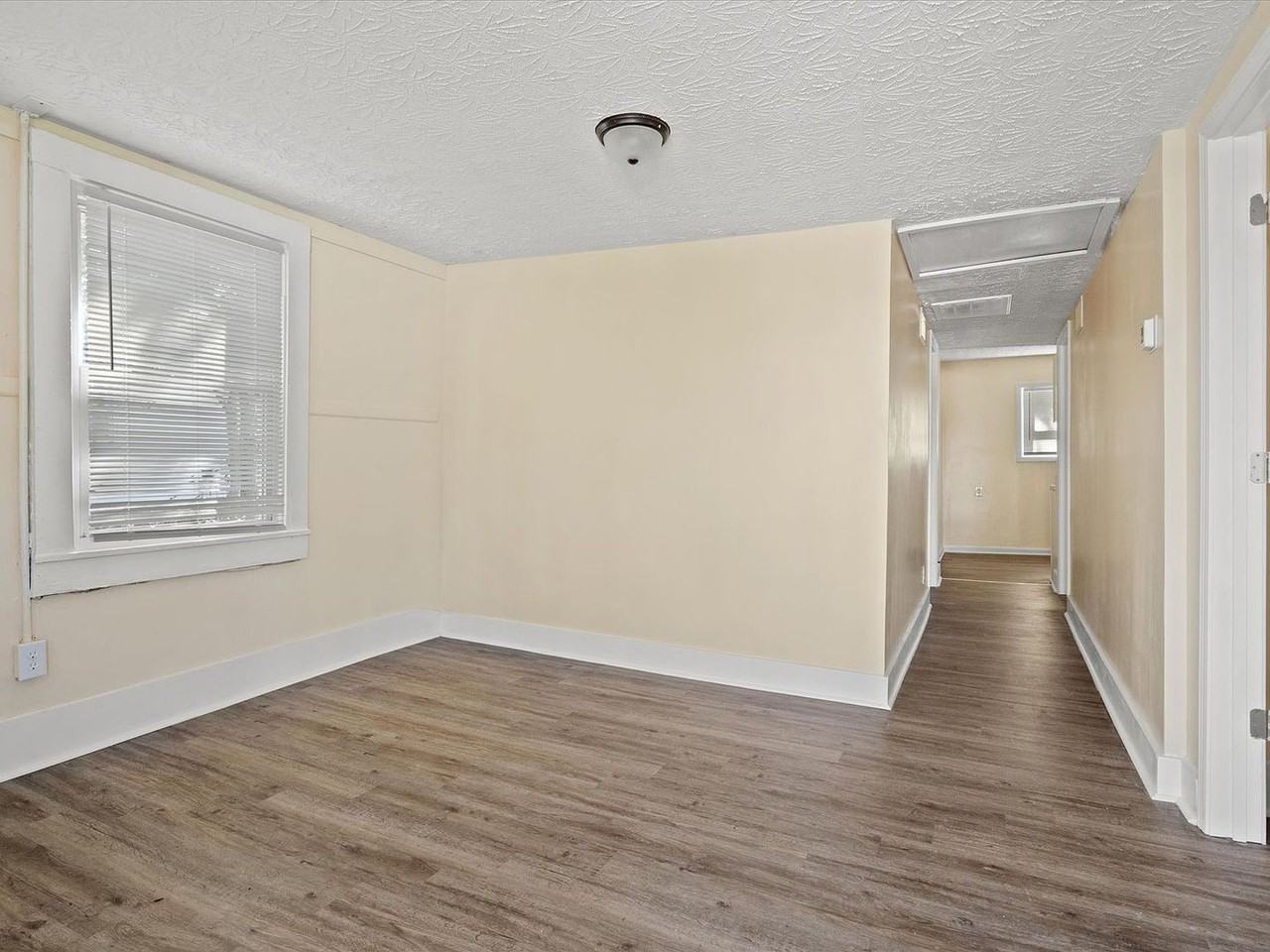 150 Cook Ave - Photo 3 of 22