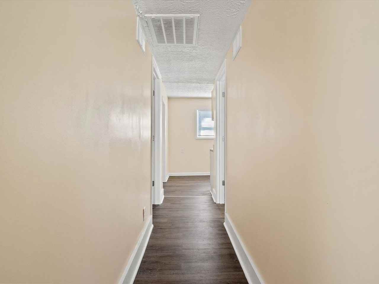 150 Cook Ave - Photo 4 of 22