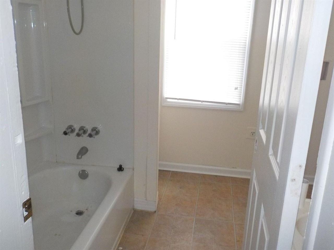 150 Cook Ave - Photo 7 of 22