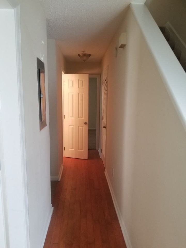 1065 Thornwoode Ln - Photo 4 of 9