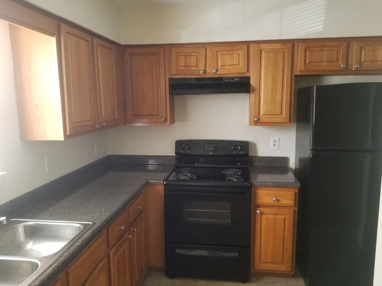 1065 Thornwoode Ln - Photo 6 of 9