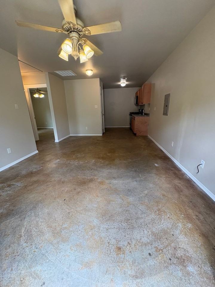 2308 Queens Hwy - Photo 2 of 11