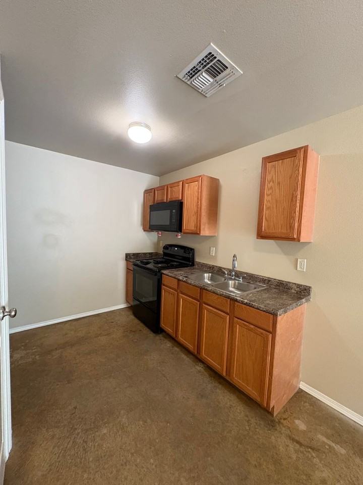 2308 Queens Hwy - Photo 3 of 11