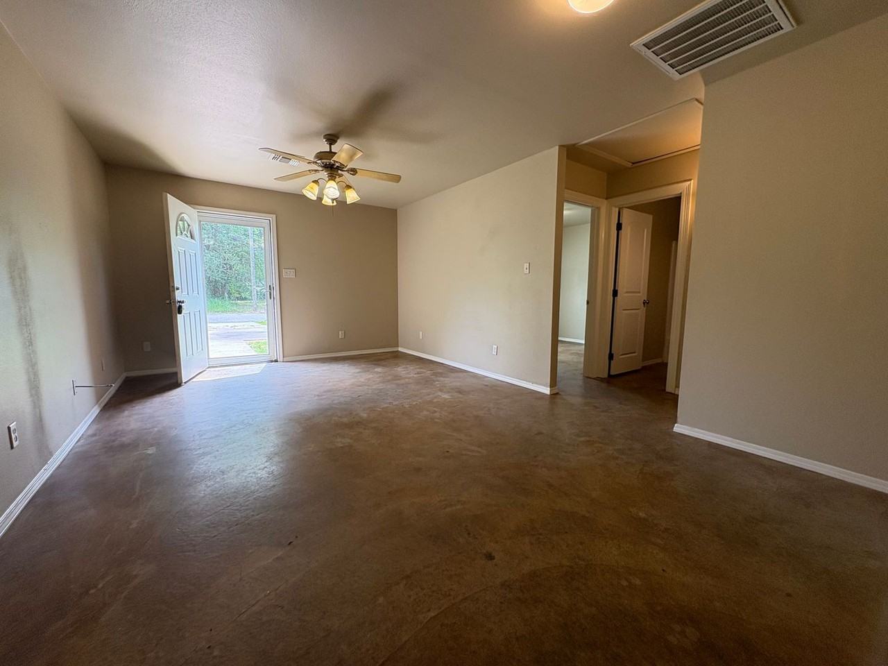 2308 Queens Hwy - Photo 6 of 11