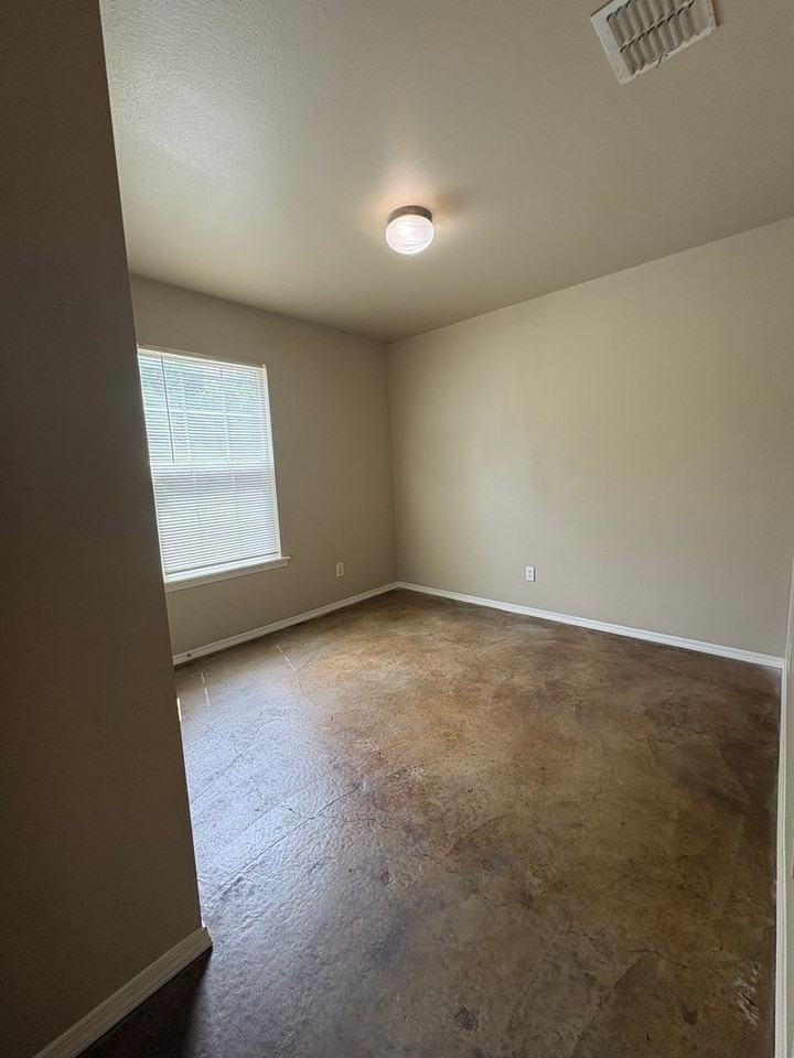 2308 Queens Hwy - Photo 7 of 11