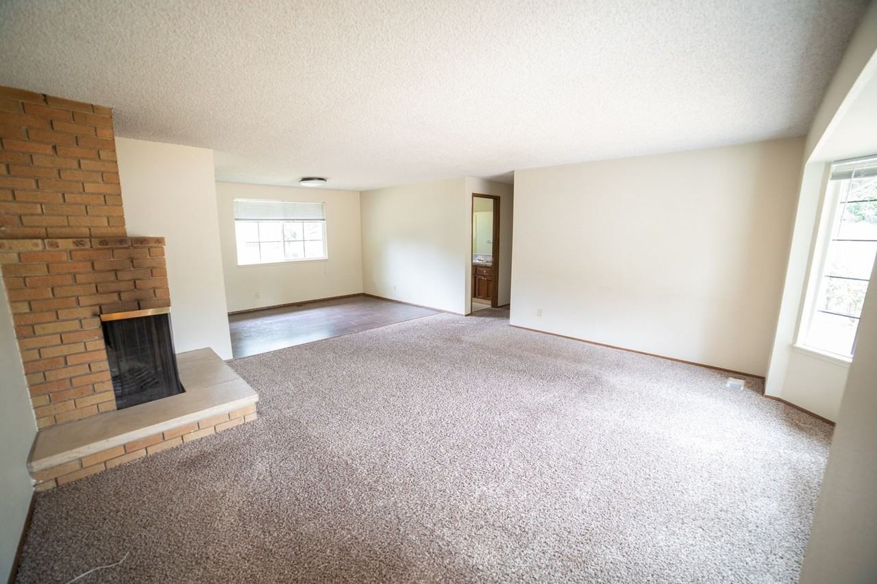 2311 19th St - Photo 4 of 27