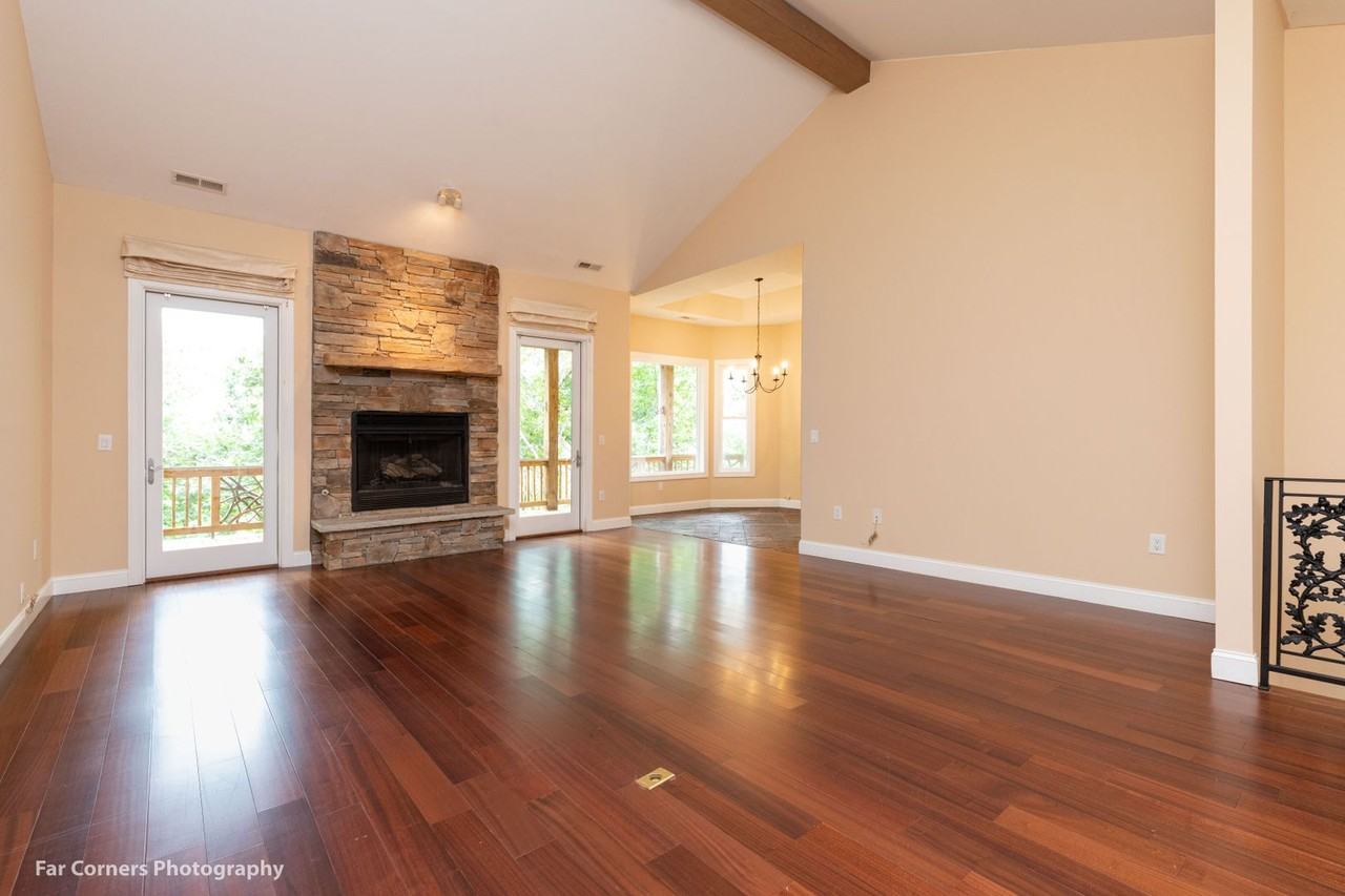 370 Country Club Dr - Photo 7 of 30