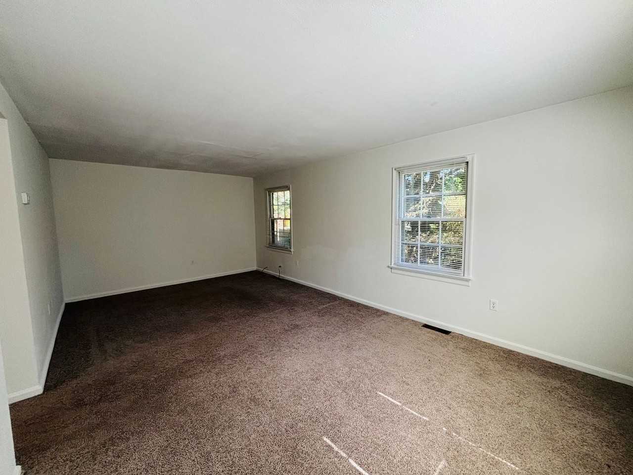 702 Cambridge Rd - Photo 4 of 25
