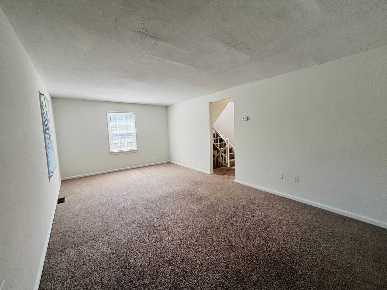 702 Cambridge Rd - Photo 5 of 25