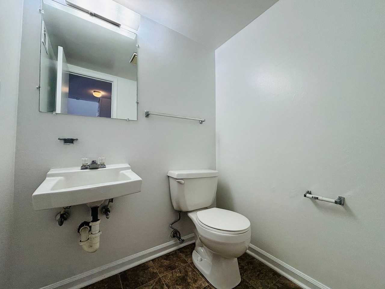 702 Cambridge Rd - Photo 6 of 25
