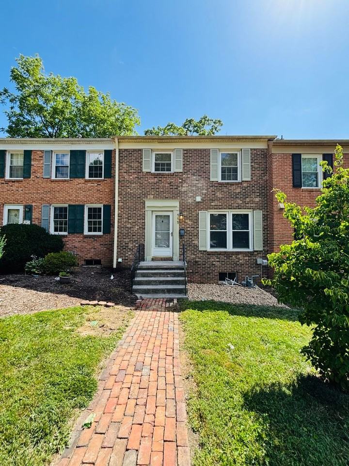 111 Canterbury Ct