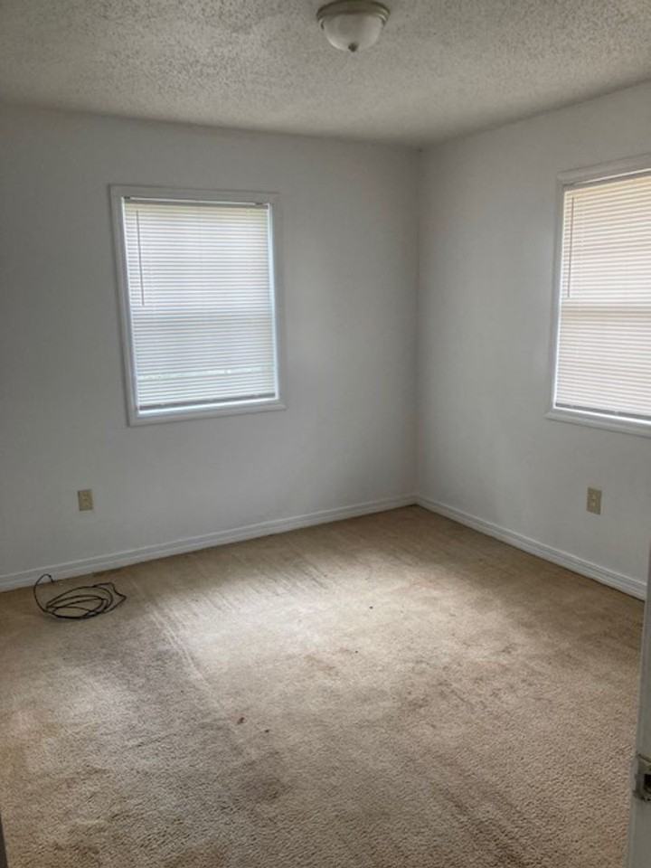 353 Morton Ave - Photo 7 of 9