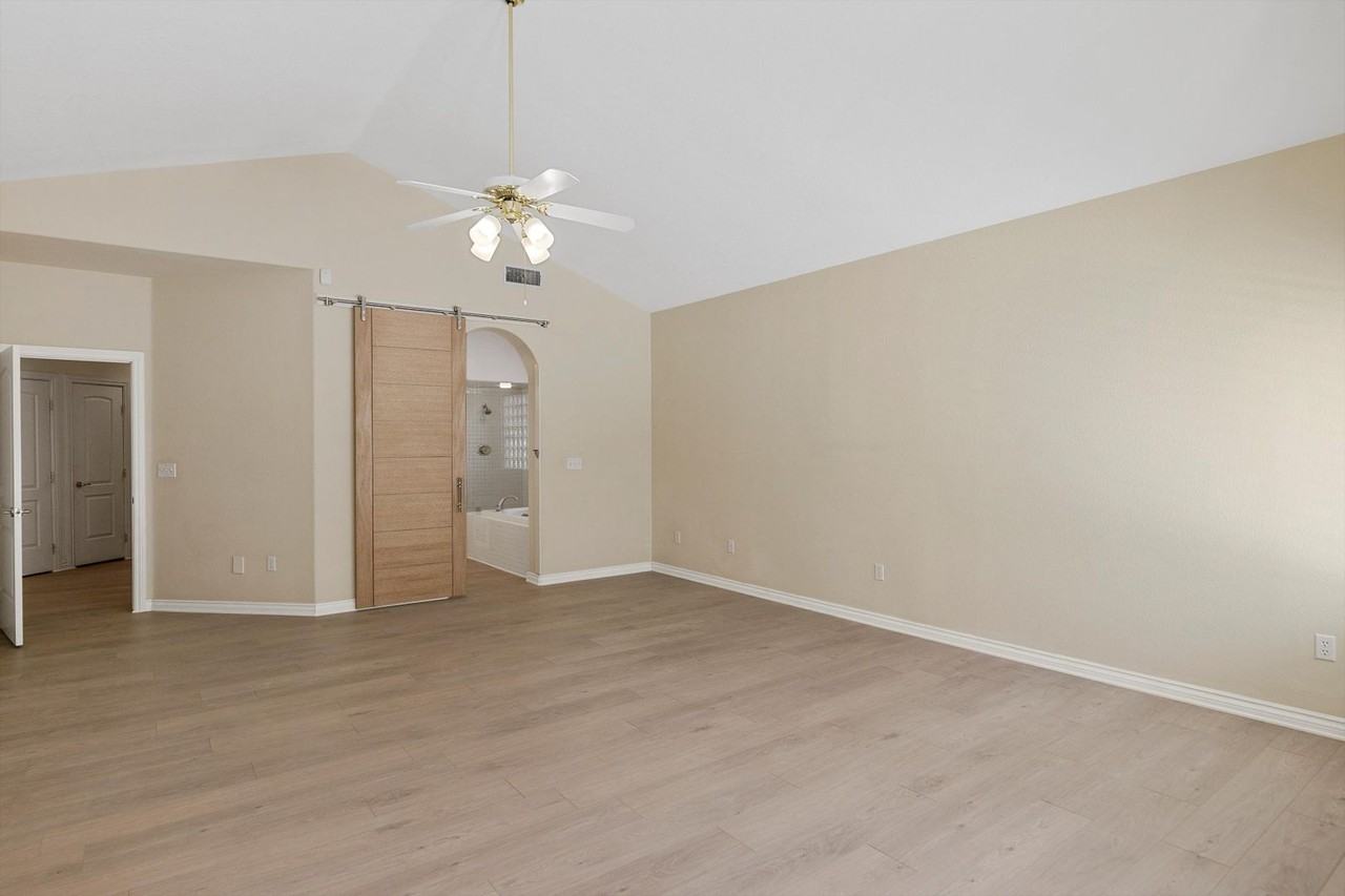 8133 Horizon Lake Dr - Photo 2 of 41