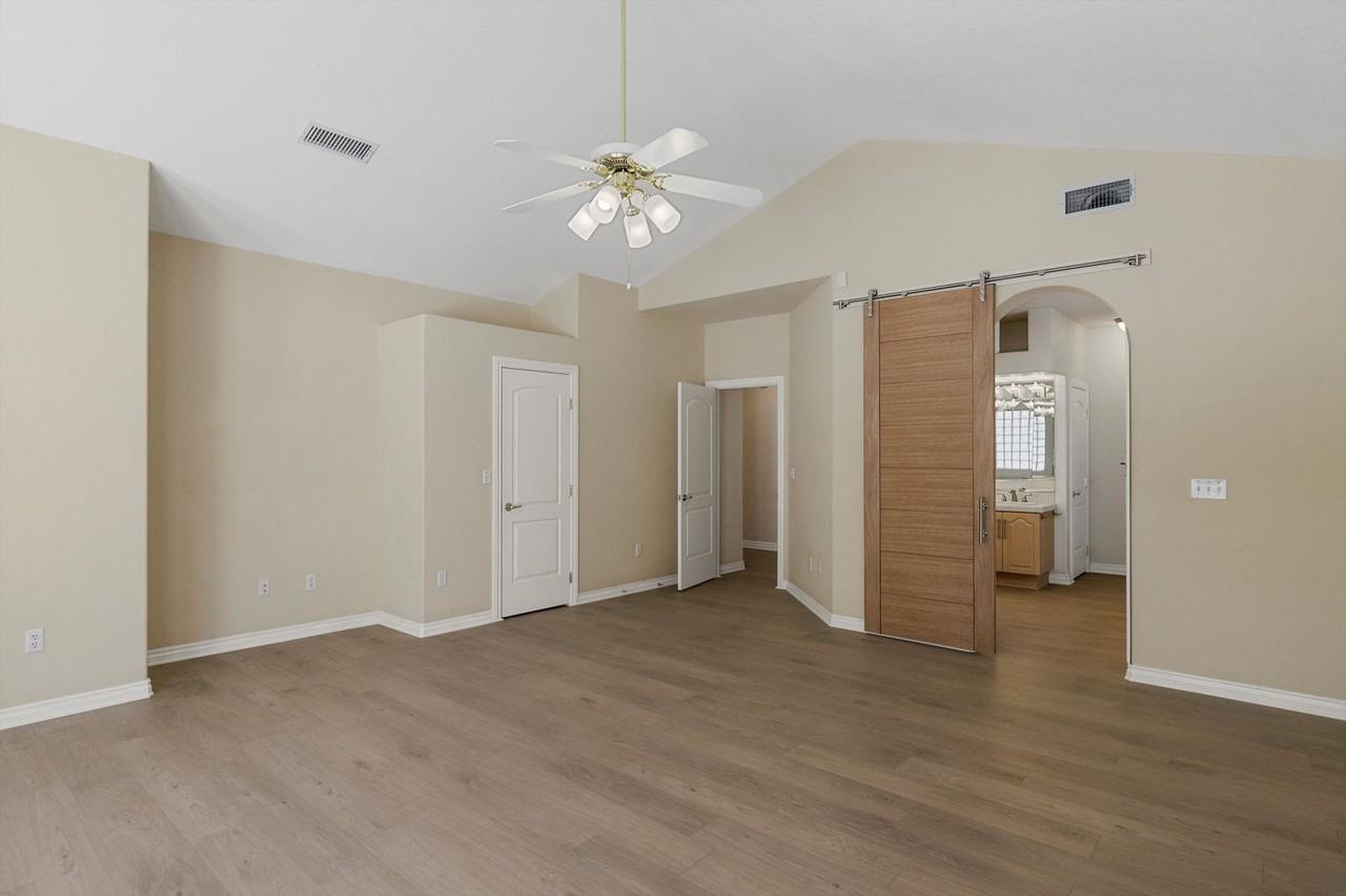 8133 Horizon Lake Dr - Photo 3 of 41