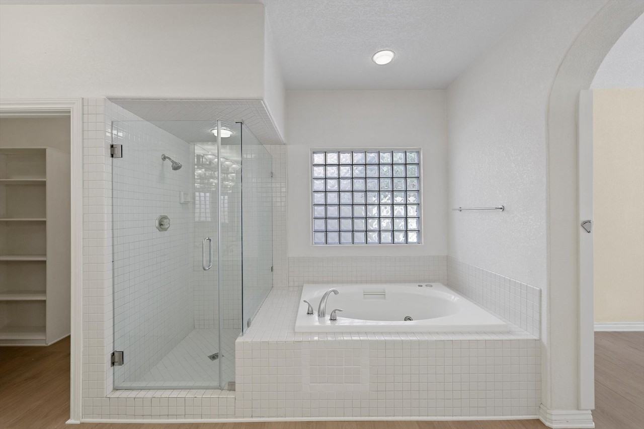 8133 Horizon Lake Dr - Photo 5 of 41