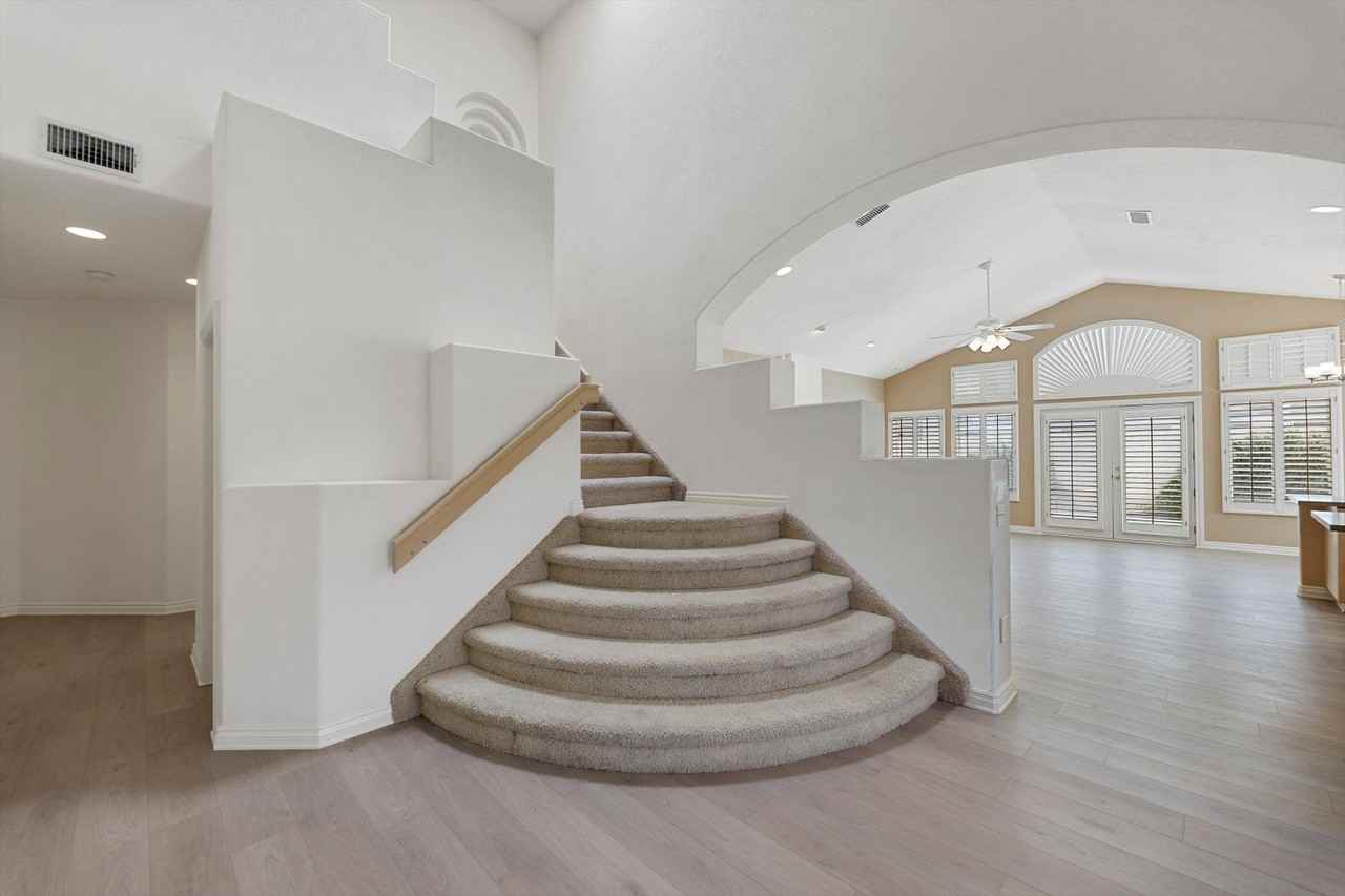 8133 Horizon Lake Dr - Photo 7 of 41
