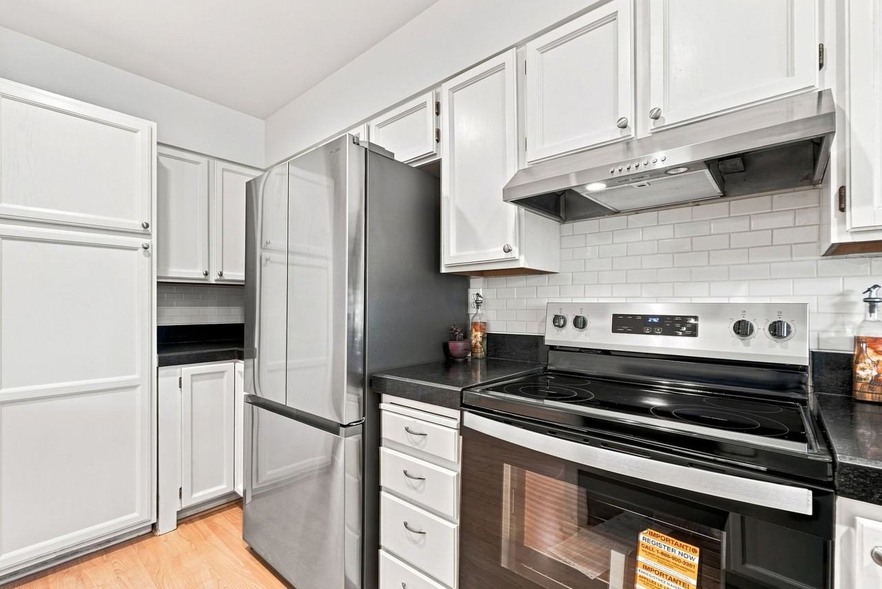 320 Grapevine Pl - Photo 2 of 43