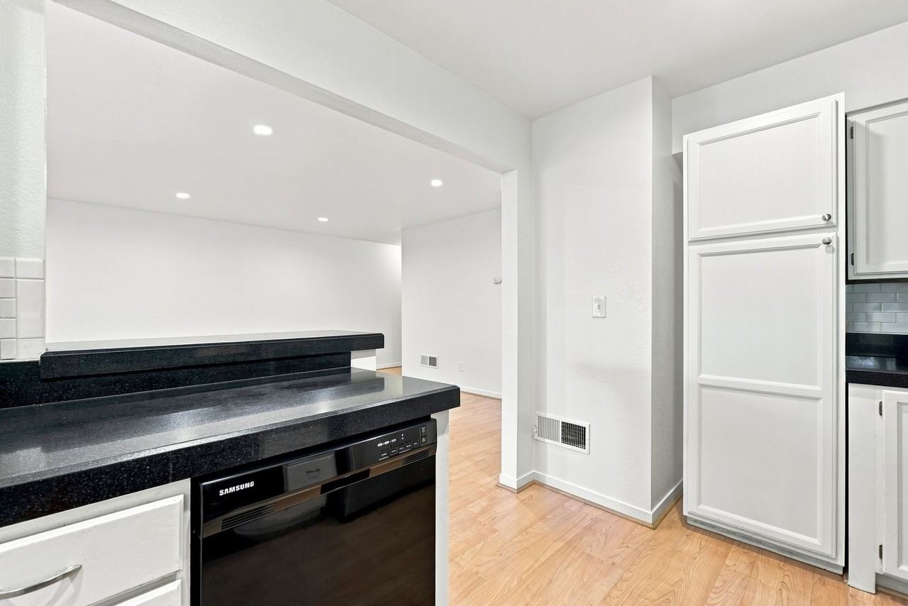 320 Grapevine Pl - Photo 3 of 43