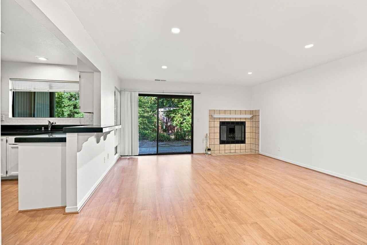320 Grapevine Pl - Photo 4 of 43