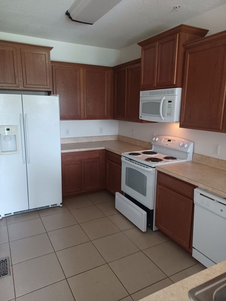 1642 Scarlet Oak Loop - Photo 3 of 7