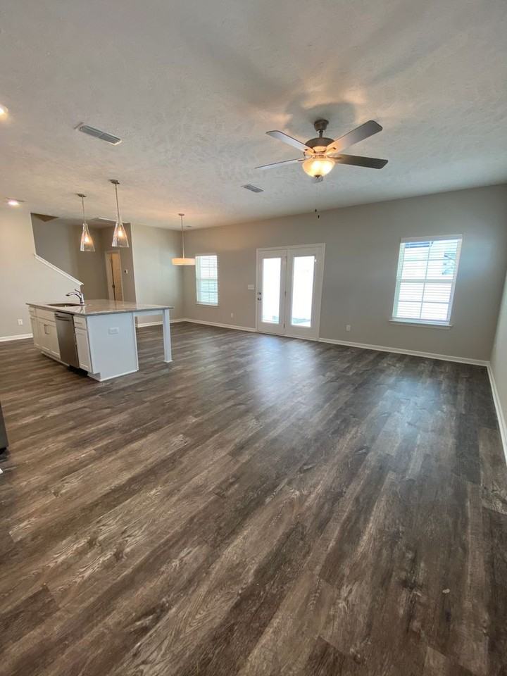 1802 Streamsong Dr - Photo 5 of 35