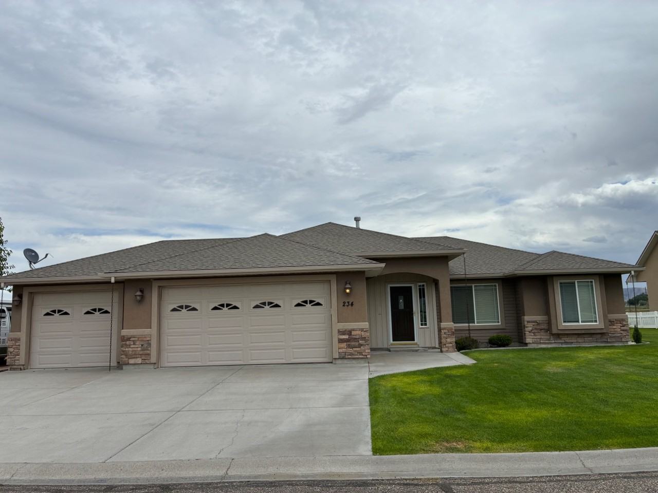 234 Greenbrier Dr - Photo 4 of 20