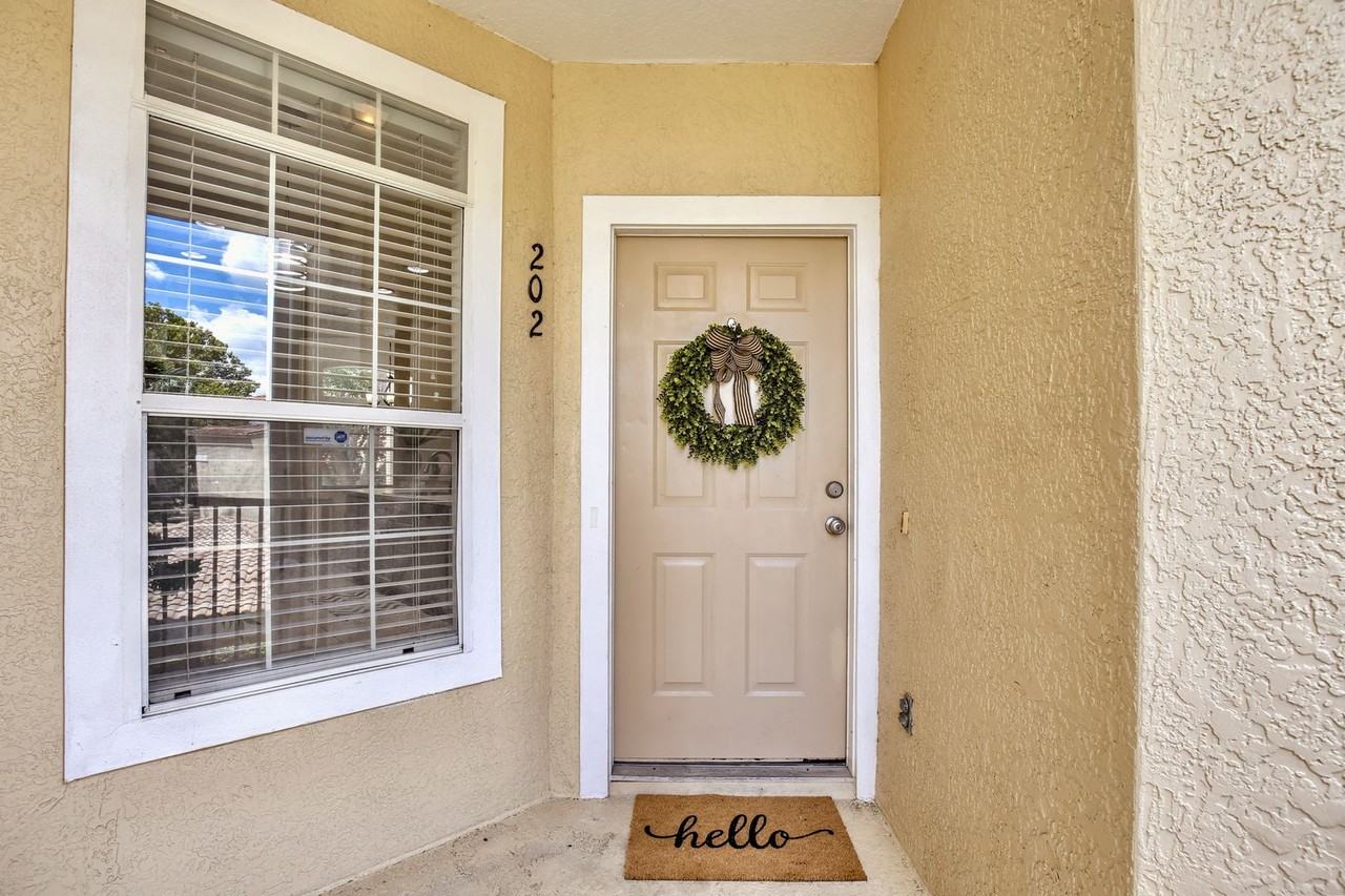 696 Seabrook Ct #202 - Photo 3 of 34